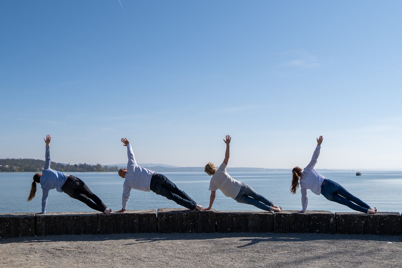 Gemeinsames Pilatestraining am Untersee